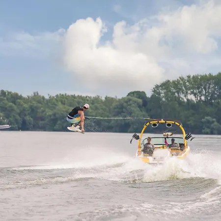 בית נופש Tiny House By Dutch Waterfront Retreat Maurik