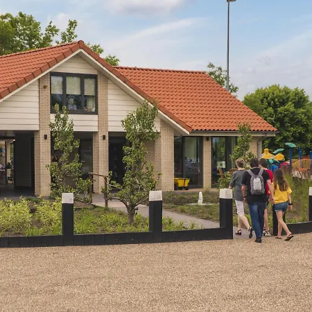 Cozy House On The Water In The Betuwe Maurik