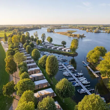 בית נופש Tiny House By Dutch Waterfront Retreat Maurik