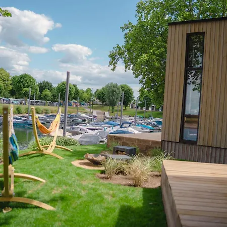 בית נופש Tiny House By Dutch Waterfront Retreat Maurik