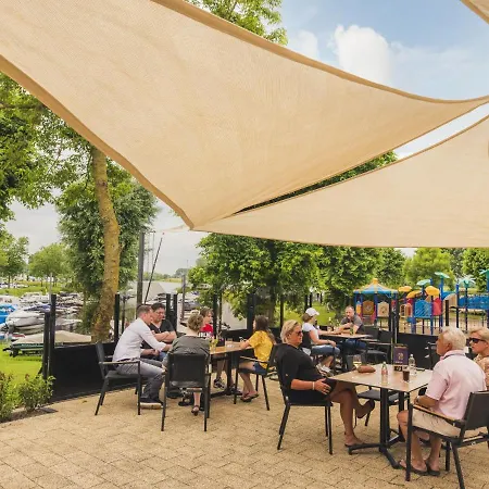 בית נופש Tiny House By Dutch Waterfront Retreat