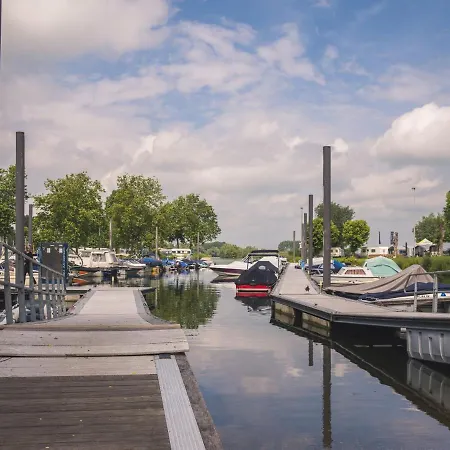 בית נופש Tiny House By Dutch Waterfront Retreat Maurik